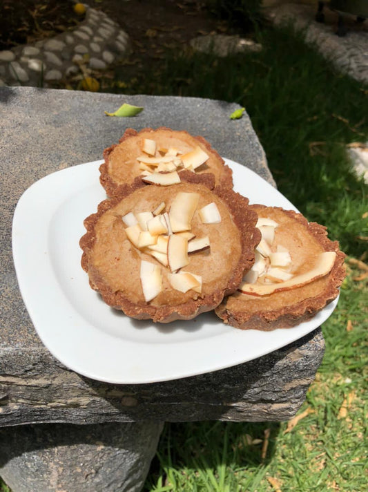 Pay vegano de coco con dátil